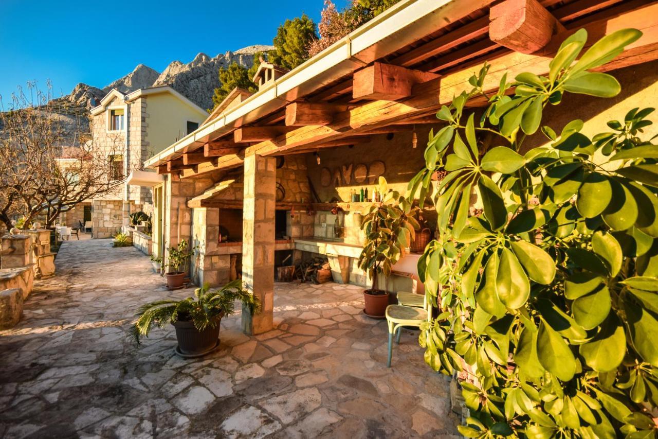 Villa Charlie With Jacuzzi Bast Exterior foto
