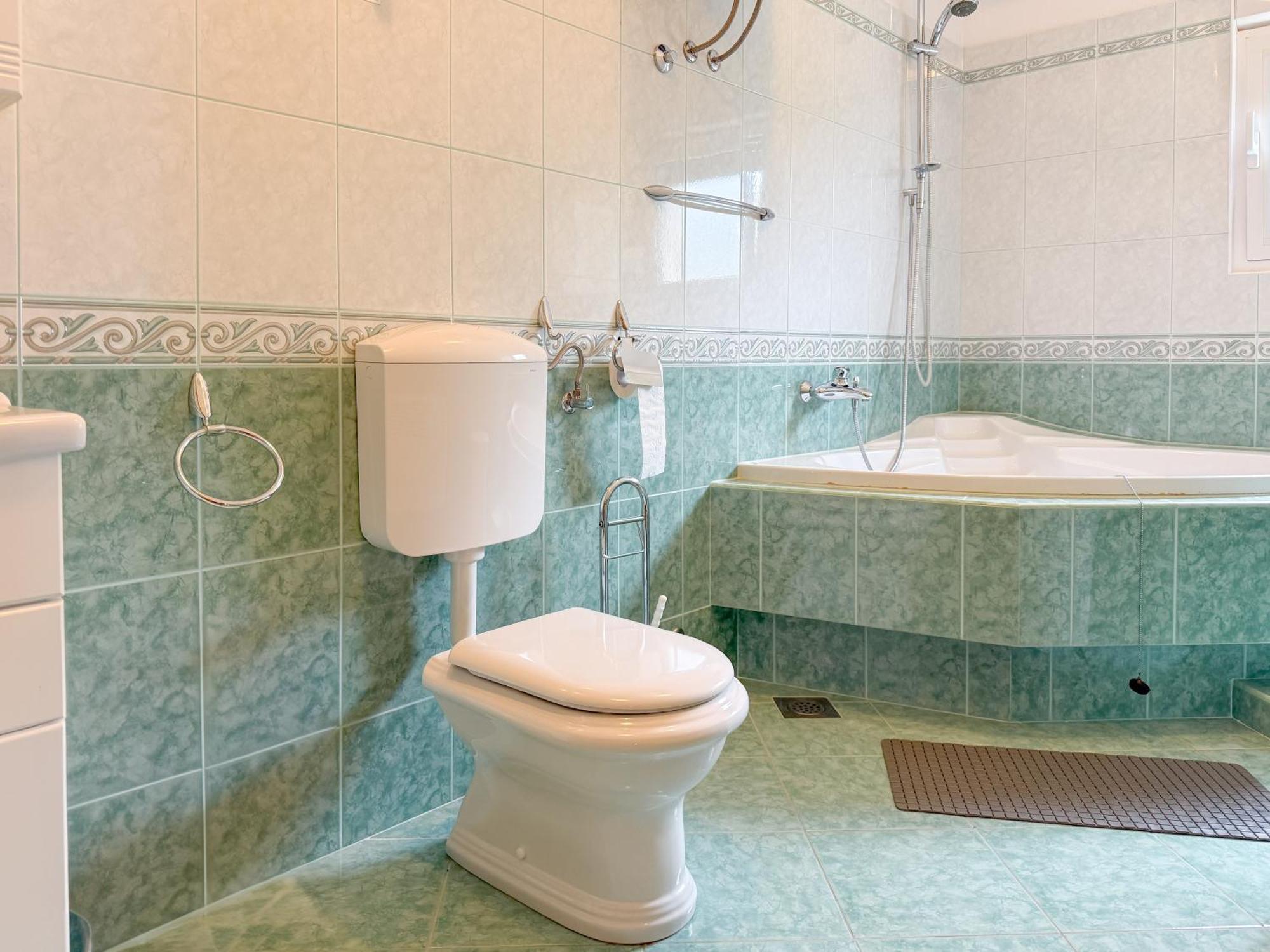 Villa Charlie With Jacuzzi Bast Exterior foto